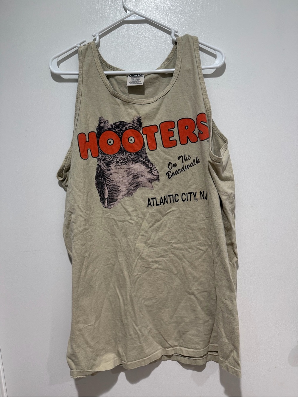 Hooters tank top